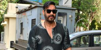 Seeing Ajay Devgn on a Scooty, fans mob him at 'Bholaa' shoot