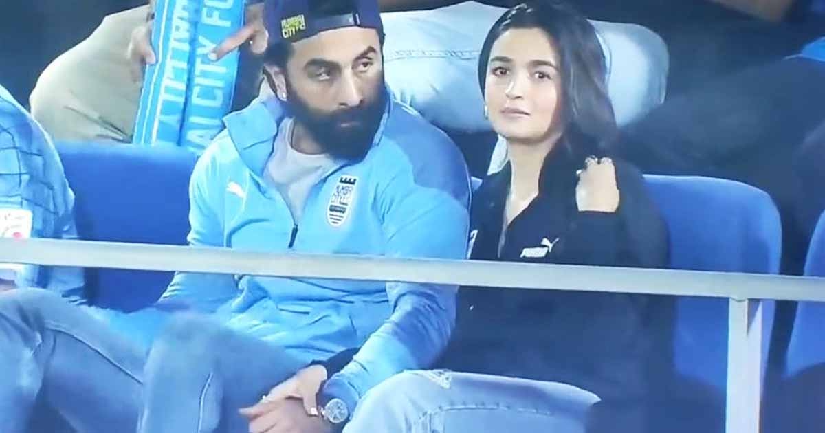 New Mother and father Ranbir Kapoor & Alia Bhatt Get pleasure from Soccer Whereas Holding Palms, Ship Main Relationship Targets