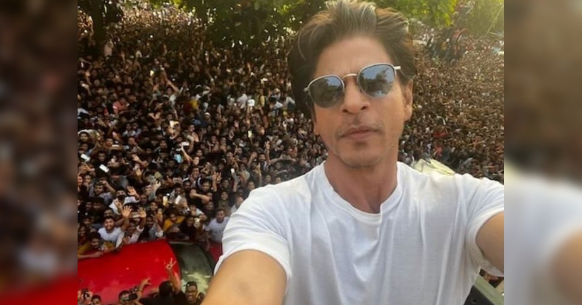 Shah Rukh Khan Gives Hilarious Reply To Fan Waiting Outside Mannat To Catch A Glimpse Of Superstar