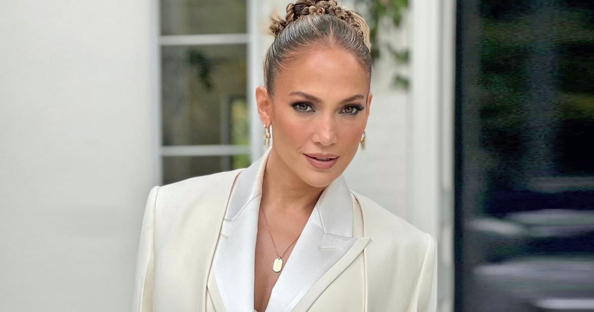 When Jennifer Lopez Went Br*less At Oscars Exposing Her B**bs & N*pples In A Transparent Gown, Check Out!