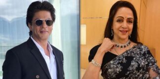 When Shah Rukh Khan Took Hema Malini's Sandals In His Hand Helping Her Wear Them In The Middle Of An Award Show - Watch