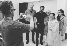 Aamir turns photgrapher as Salman poses with his family