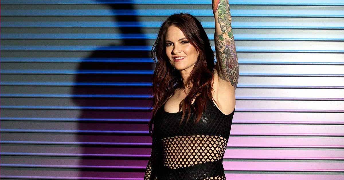 WWE’s S*x-Queen Lita Remembers Pulling Up Her Prime, Flashing Her B**bs To The Whole Stadium Of Viewers, Says “I Thought-about Myself Fortunate”