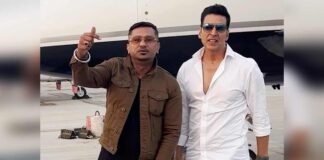 Akshay Kumar Corrects A Student "Kaan Beta Kaan" While Singing Aunty Police Bulaa Legi With Honey Singh In A Viral Video; Read On