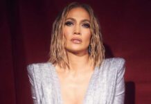 Jennifer Lopez Once Flaunted Her Cleav*ge In A Shimmery Outfit & Made Us Forget About The Reality!