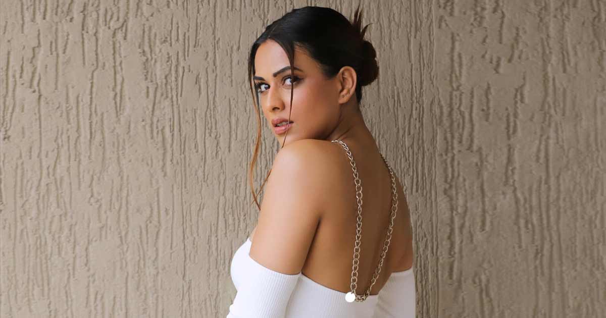 Nia Sharma Will get Mercilessly Trolled By Netizens & Labelled As ‘Sasti Uorfi Javed’ After She Dances On The Street Donning A Backless Apparel – Watch