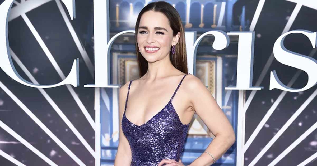 Sport Of Thrones’ ‘Khaleesi’ Emilia Clarke As soon as Hypnotized Us With Her Charming Magnificence In A Flowy Robe Whereas Flashing Her Cleav*ge By way of The Plunging Neckline!