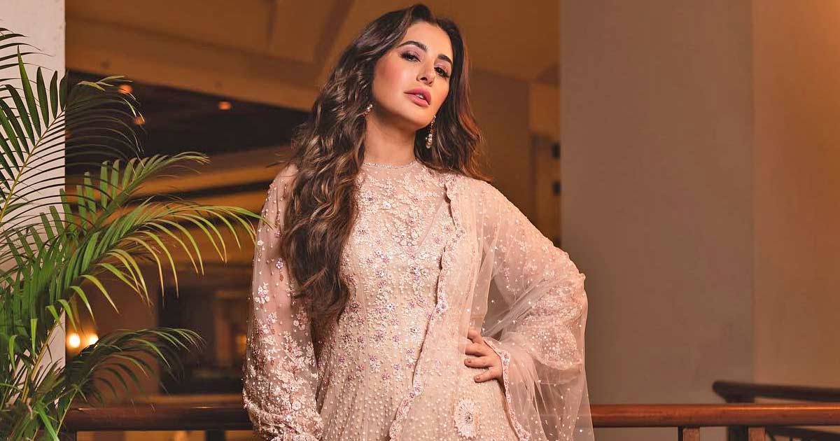 5 times Nargis Fakhri showed us how to ace the Indian traditional wear