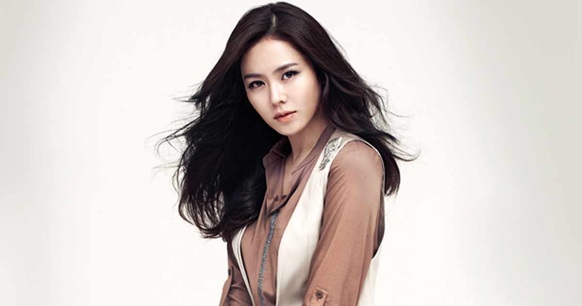 Son Ye-Jin Once Looked Like An Angel In A Backless White Body-Hugging Dress