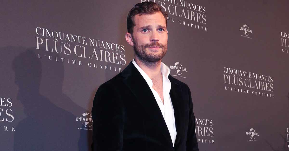 When Jamie Dornan showed off his cut abs in a wet shirt, it made our knees go weak!