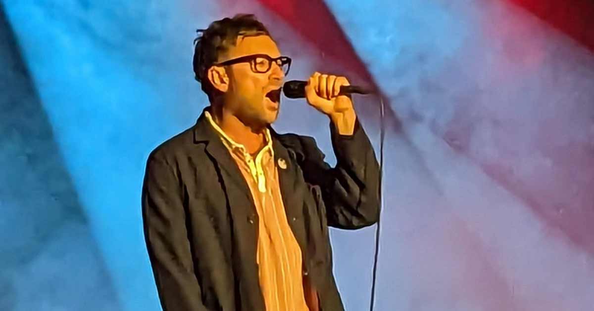 The Blur Lead Singer Damon Albarn Blows His Gold Teeth While Performing 