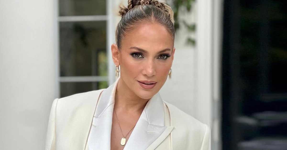 Jennifer Lopez Once Recalled A Terrifying Experience Of S*xual Harassment With A Director When He Asked Her "To Take Off Shirt & Show B**bs"