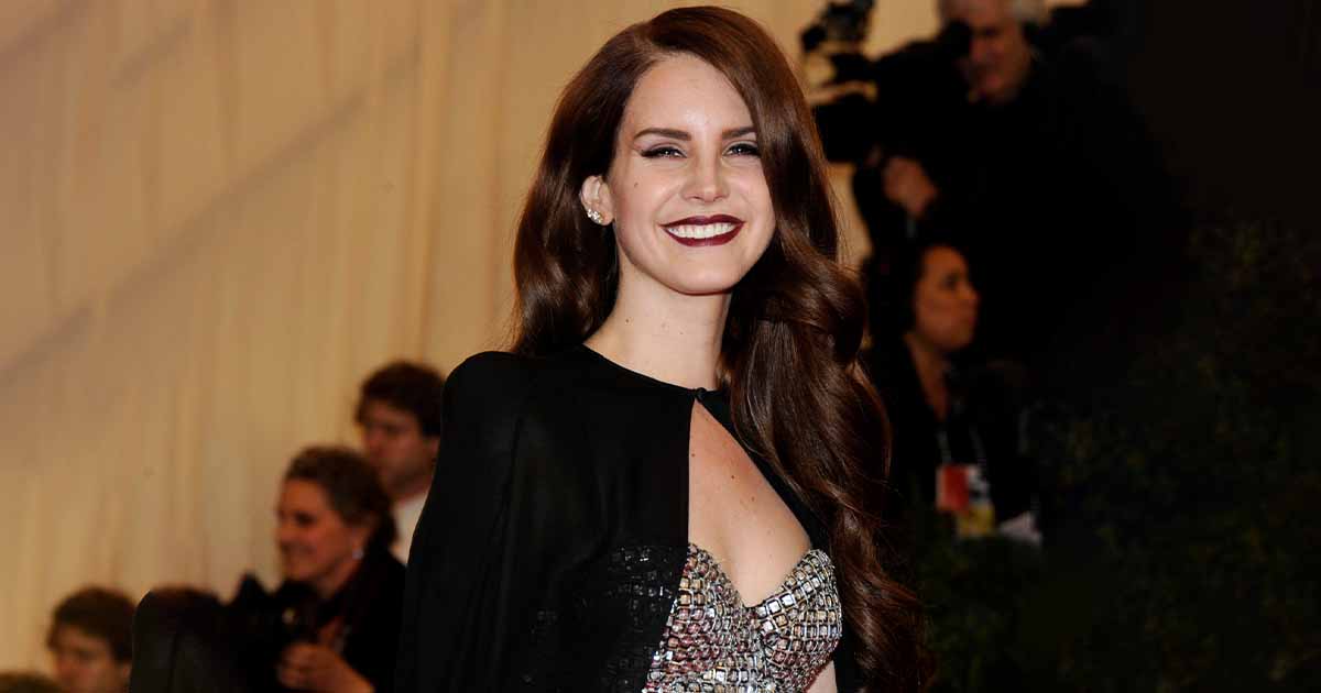 Lana Del Rey's Love For Vaping Doesn't Outweigh Her Swag, Stops Performance Mid-Way To Ask Fans This!