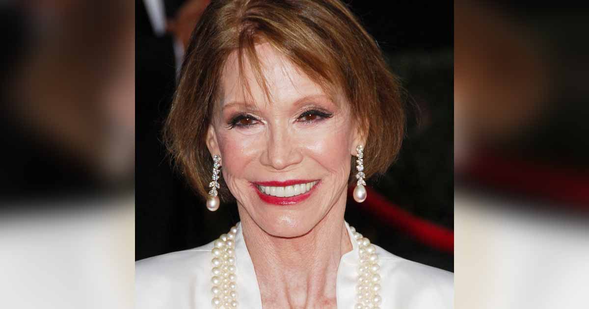 Mary Tyler Moore Was 'Almost Blinded' By Diabetes In Her Final Years, Says Husband