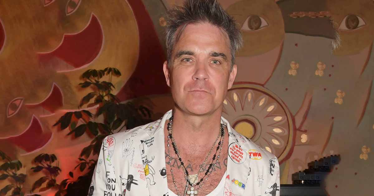 Robbie Williams Believes His Fasination For Extraterrestrial Life Is Thanks To His ”White Witch’ Mom