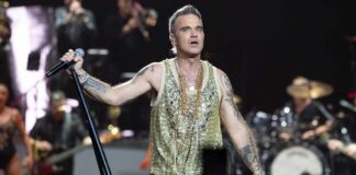 Robbie Williams has written a new song about the nasty comments he reads about himself