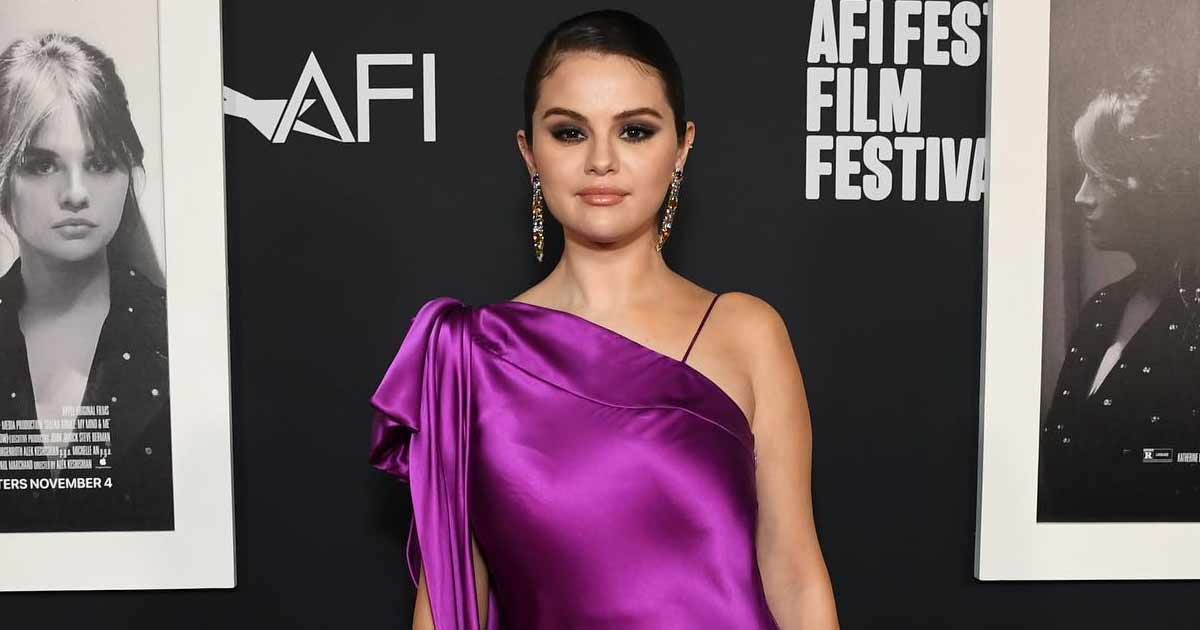 Selena Gomez Poses With A Dinner Plate In Paris Trying Cute As A Button, Trolls Mercilessly Physique Disgrace Her With A Person Reacting, “Did She Actually Want To Eat One other Meal? She’s Already Huge”