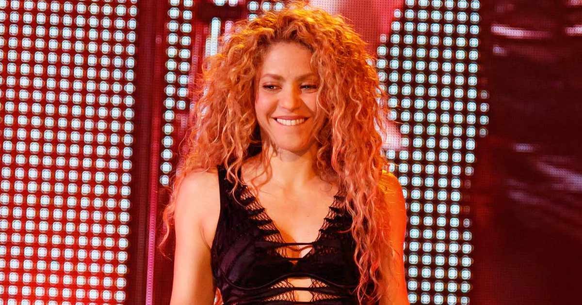 Shakira’s Throwback Pic From The 90s Goes Viral Where She's Working On A Computer, Check Out!