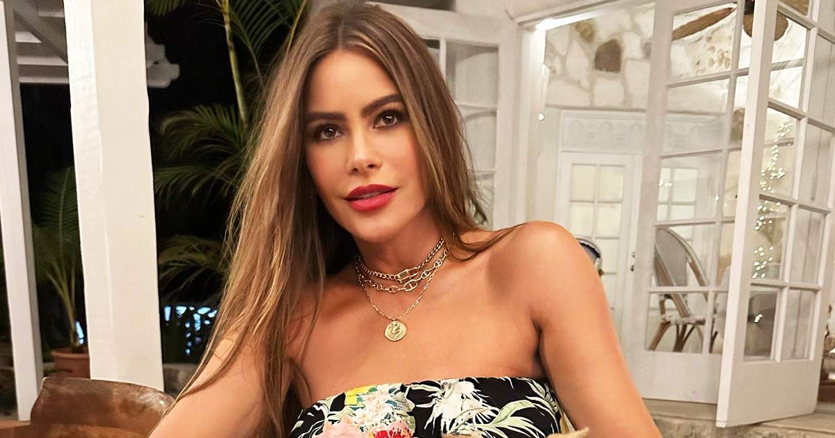 When Sofia Vergara Posed In A Sultry Black Bikini Flaunting Her Busty Assets & Toned Waistline, Making Us Go Weak In Our Knees