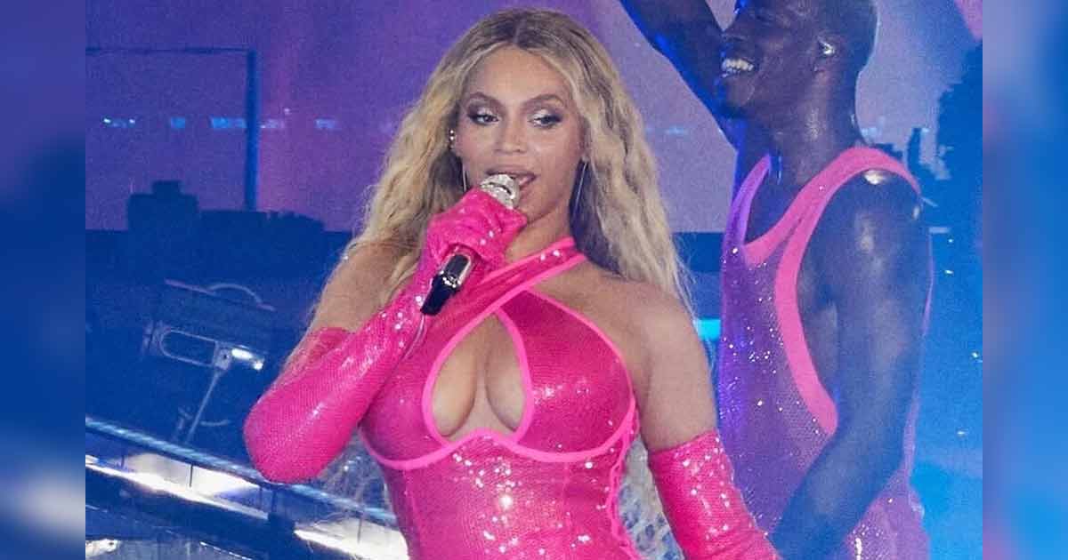 beyonce-dodges-a-major-n-p-slip-live-on-stage-as-her-dancer-helped-her