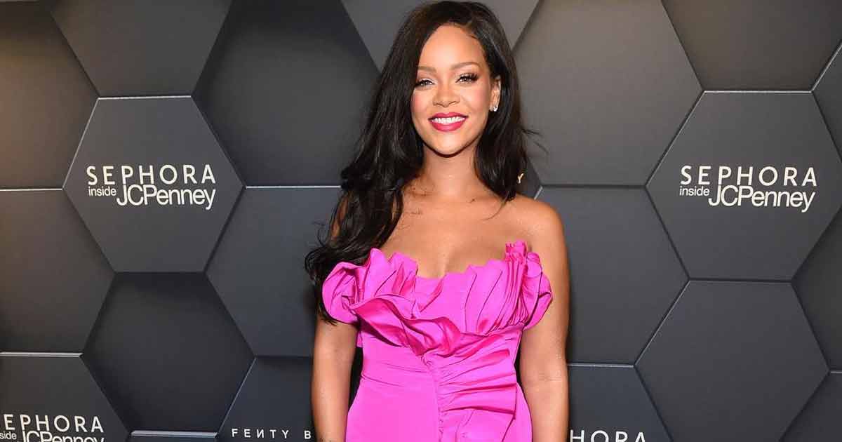 Rihanna Uses A 84,000 Worth Perfume Which Makes Her Smell Like Marshmallows & ‘Heaven’ - Can You Guess The Brand? Read On