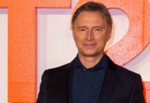 Robert Carlyle became a 'loner' during 'dark' childhood