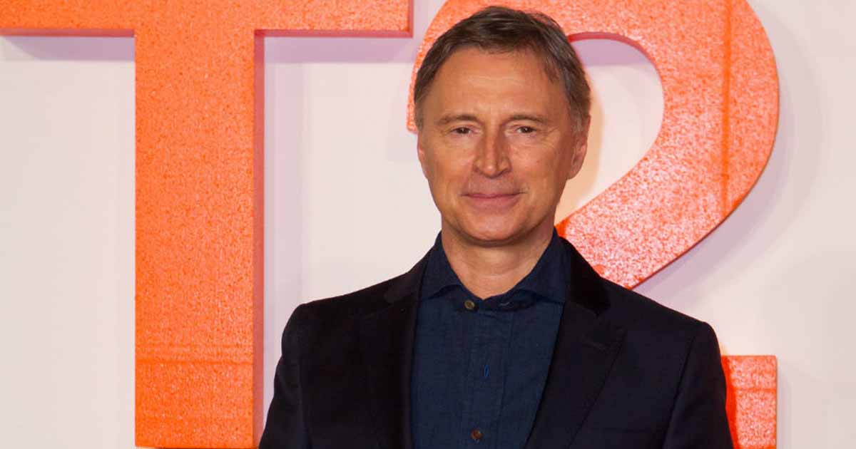 Robert Carlyle became a 'loner' during 'dark' childhood