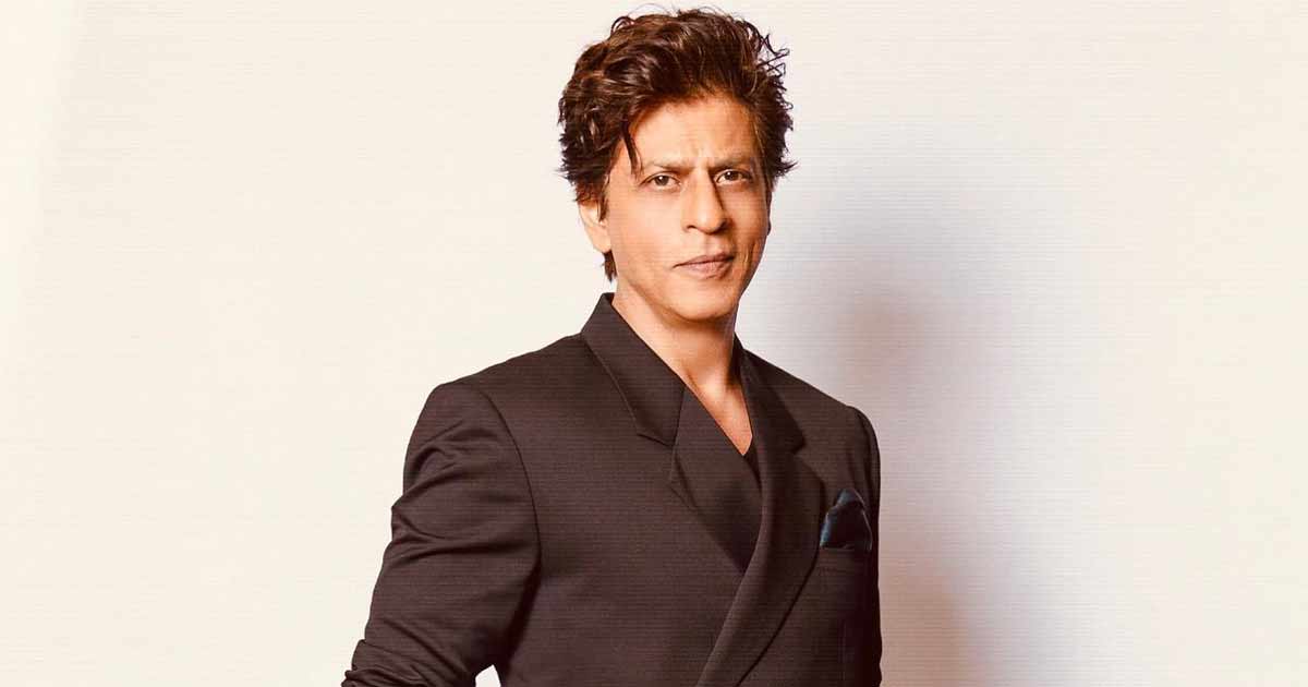 Shah Rukh Khan’s Doppelganger Will get Trolled As He Grooves To Chaiyya Chaiyya At A Water Park, Netizens Name Him “Meesho Se Order Kia Hua SRK”