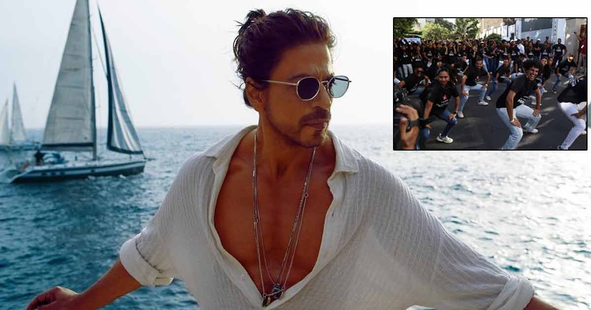 Shah Rukh Khan Does The 'Jhoome Jo Pathaan' Hook Step At Mannat, Fans Go Gaga - Watch