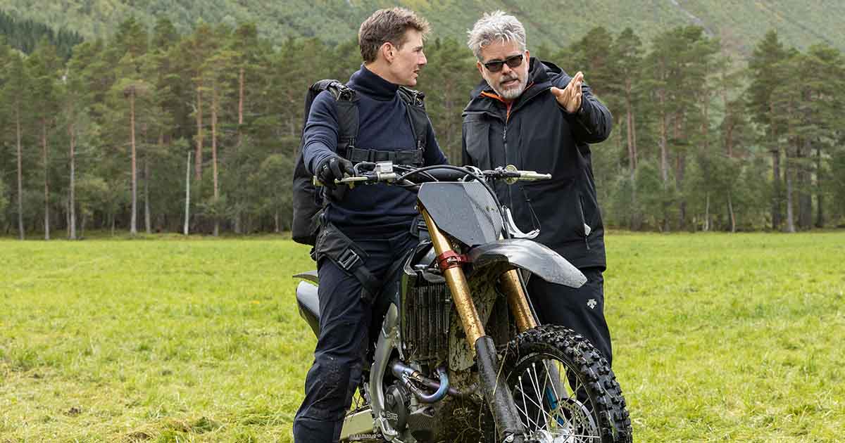 Tom Cruise Took 500 Hours Of Skydiving Training 13000 Motorbike Jumps To Master The Death