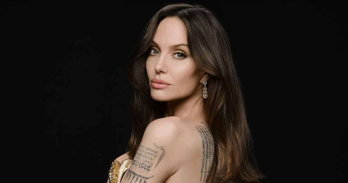 When Angelina Jolie Stripped Off Her Clothes & Posed In A Bathtub While Revealing Her As*crack