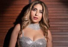 Neha Bhasin Stirs Debate On The Internet After She Asks Paparazzi Not To Zoom In