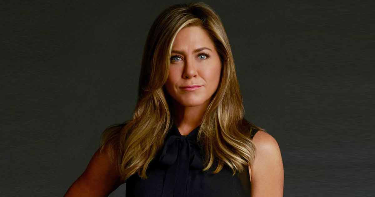 When Jennifer Aniston Mesmerised Everyone In A Cleav*ge Revealing Cute Dress, Messy Hair & That Million Dollar Smile, Brad Pitt Was Surely Punching The Air After Seeing This!
