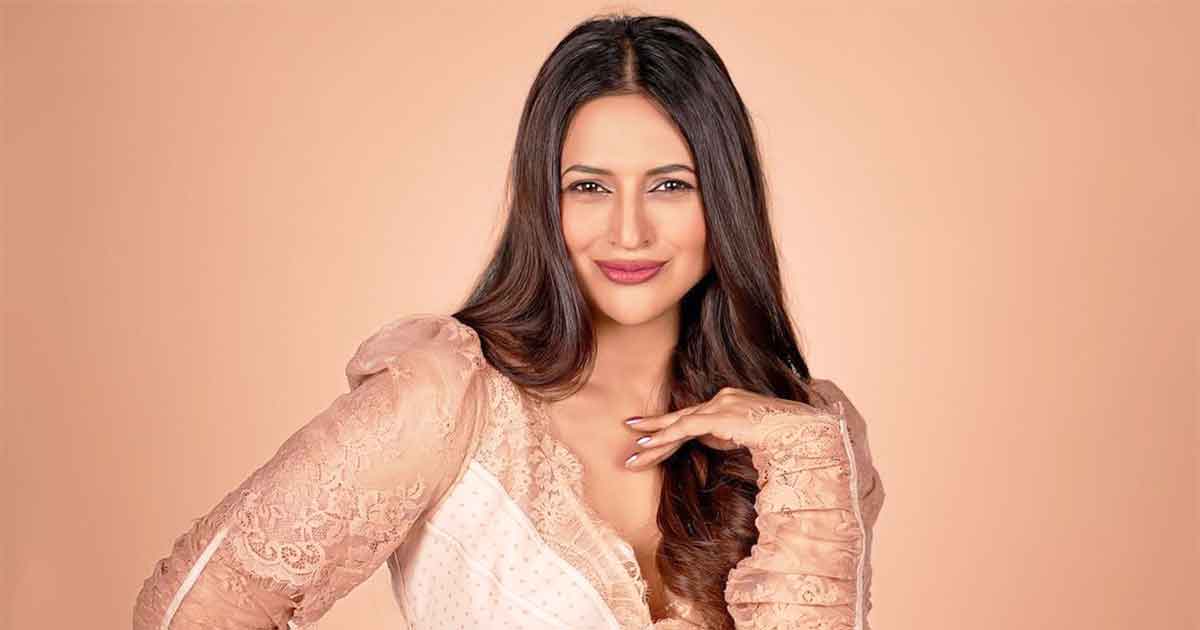 Divyanka Tripathi Dahiya Reveals The Dark Side Of The Television Industry & How Bug-Infested Sofa Resulted In Defamatory Article; Read On