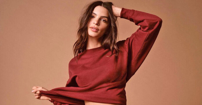 Emily Ratajkowski Bbs Play Peek A Boo As Model Almost Suffers An Embarrassing Wardrobe