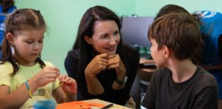 Kristin Davis ‘deeply moved’ by visit to Ukrainian refugees: ‘It’s heart-wrenching’