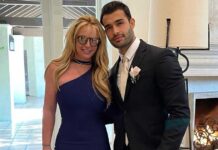 Britney Spears cosies up with manager amid divorce: 'I'm taking things one day at a time!'