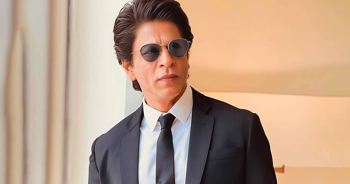 Shah Rukh Khan Spotted With Y+ Security, Armed Guards For The First Time After Receiving Death Threats; Fan Says "King Has King Level Security"