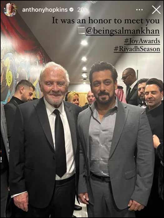 Anthony Hopkins And Salman Khan Pose Together At An Award Function